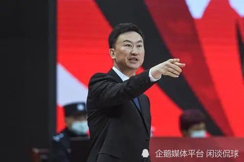 皇马官方消息，后卫阿拉巴成功接受了膝盖手术。